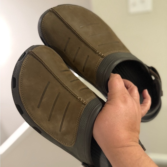 Crocs Men's Brown Leather Casual  Clogs Sz 13 - Picture 6 of 9